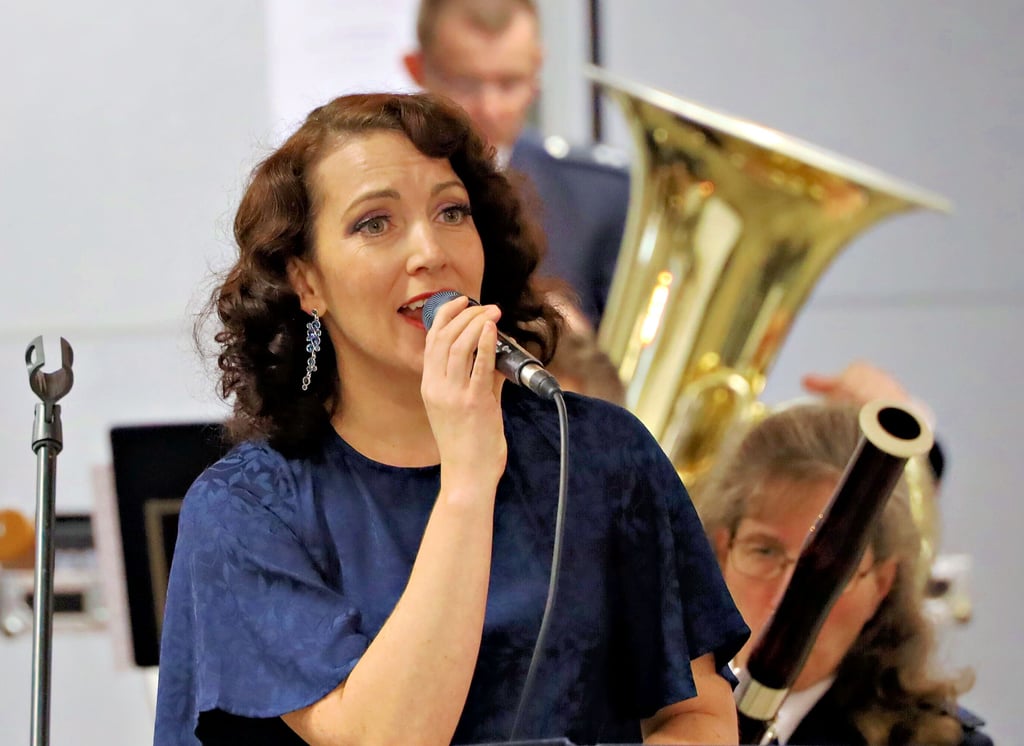 Bei Hits aus dem Musical Wicked und der Ode an die Freude verzauberte die Sängerin des Orchesters, Katrin Lièvre, ihr Publikum. Foto: Christina Dietmann