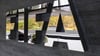 Das Logo der FIFA am Hauptsitz des Weltfußballverbandes.