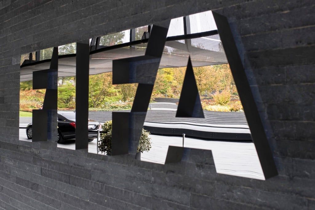 Das Logo der FIFA am Hauptsitz des Weltfußballverbandes.