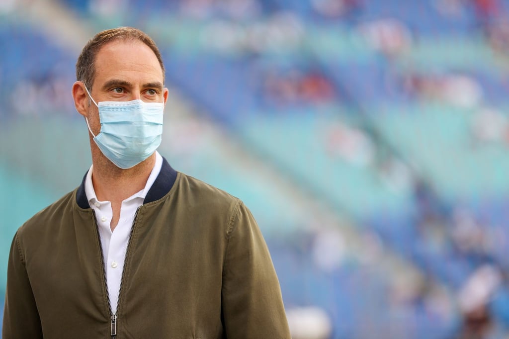 Teilte den Wechsel von der 3G- auf die 2G-Regelung in der Red-Bull-Arena mit: Oliver Mintzlaff.