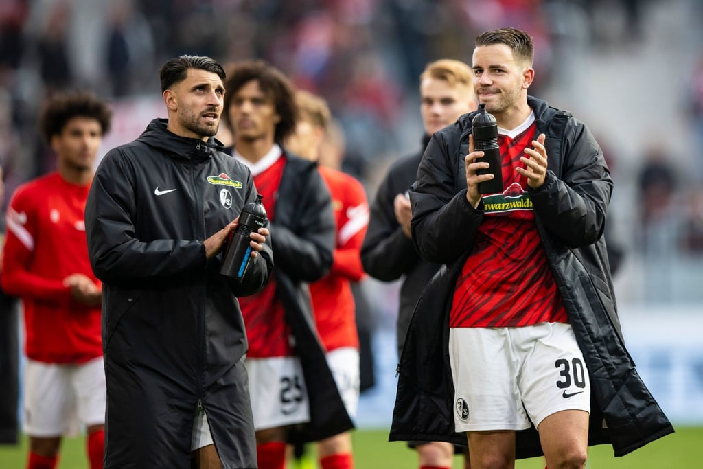Zumindest einen Freiburger Punkt konnten Vincenzo Grifo (l) und Christian Günter im neuen Stadion mit ihren Fans bejubeln.