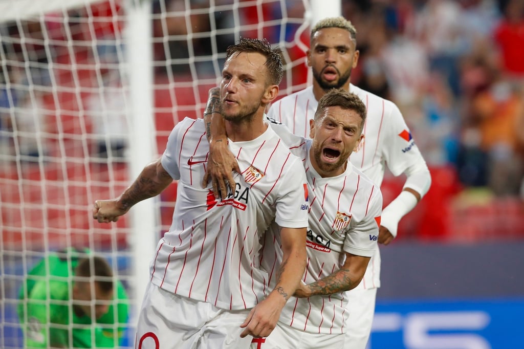 Einer von vier ehemaligen Bundesliga-Profis in Reihen des FC Sevilla: Ivan Rakitic (l).
