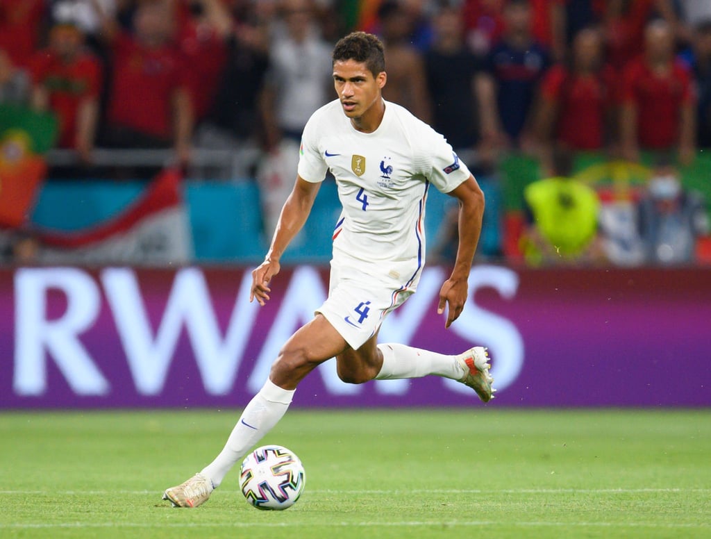 Frankreichs Nationalspieler Raphael Varane fällt wochenlang für Manchester United aus.