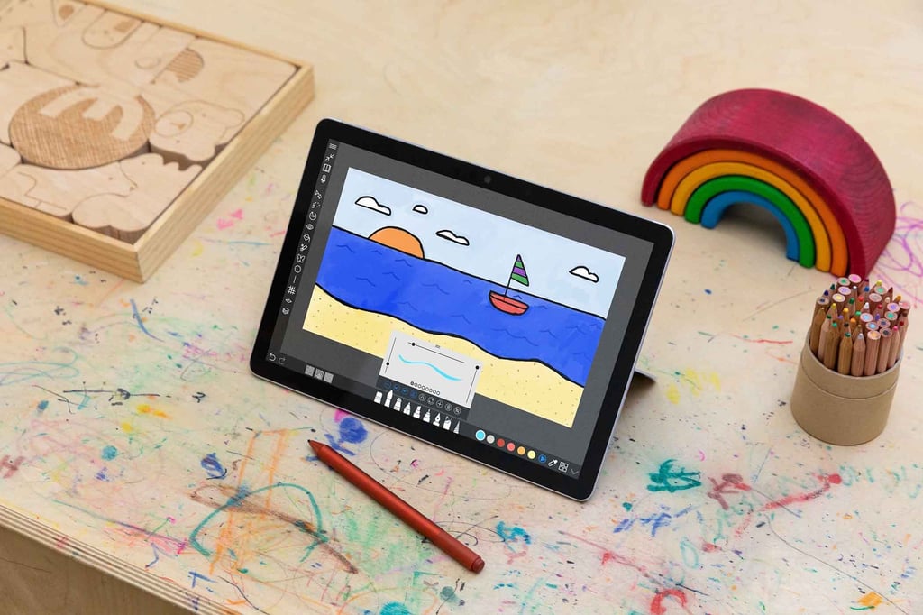 Kleiner Preis für kleine Leute? Auch das: Microsoft sieht das Surface Go 3 als Alltagsgerät zum Beispiel in Schulen (ab 440 Euro).