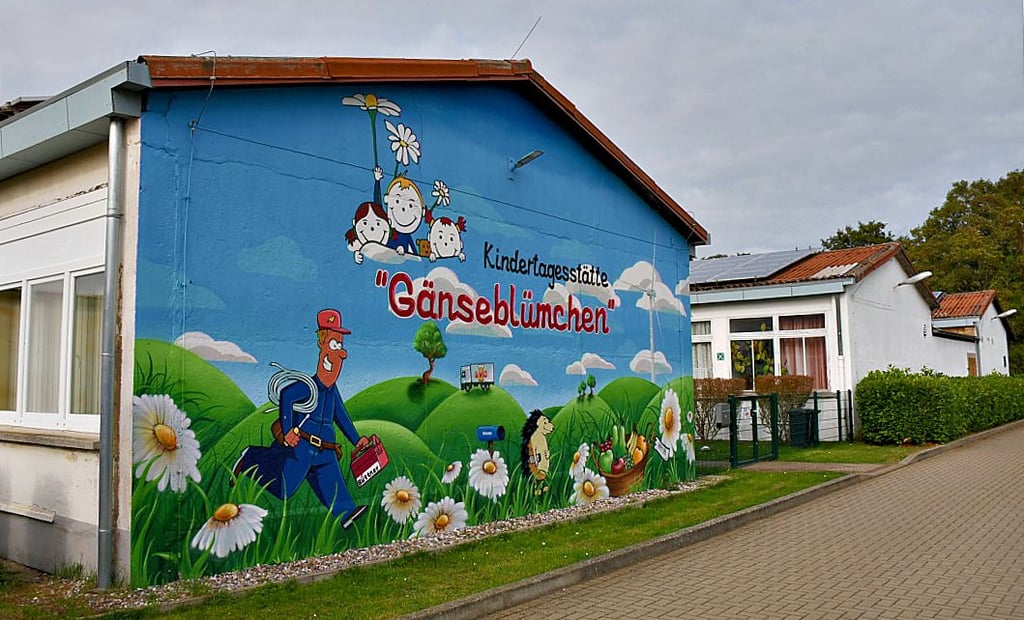 Die Kindertagesstätte Gänseblümchen befindet sich in einem Teil der alten Schule. In den Brandschutz muss investiert werden.