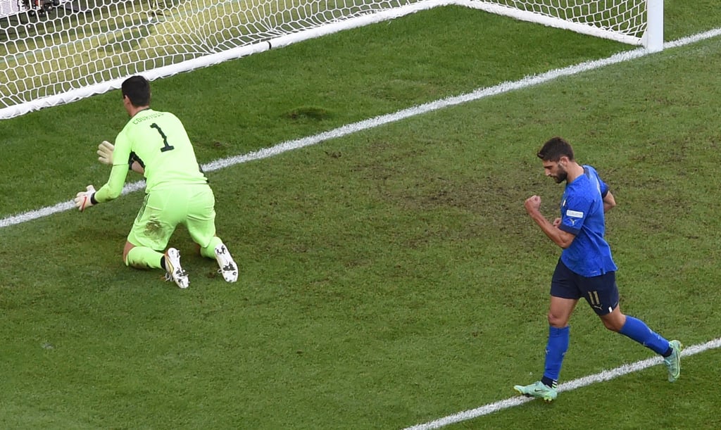 Italiens Domenico Berardi (r) jubelt nach dem zweiten Tor seiner Mannschaft.
