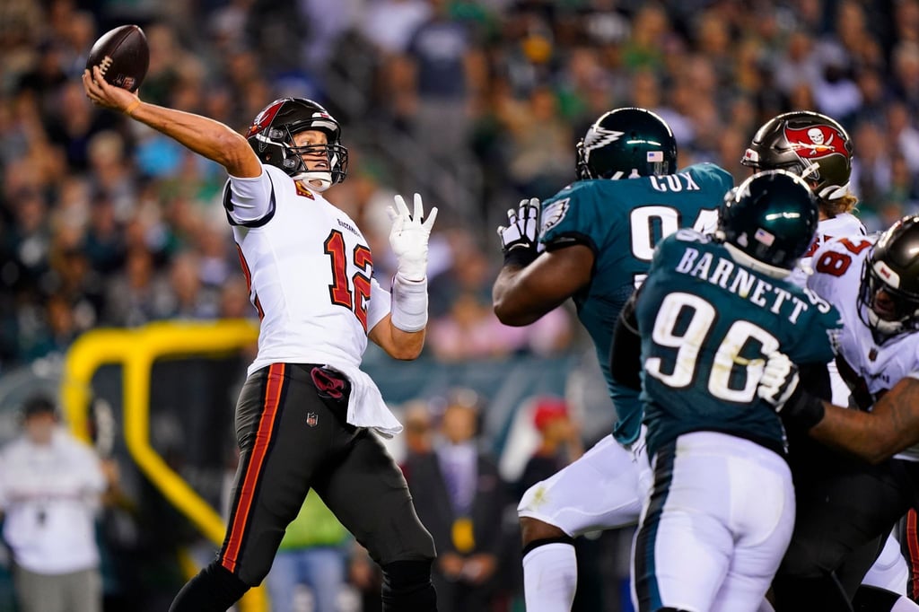 Siegte mit Tampa Bay in Philadelphia: Tom Brady (l).