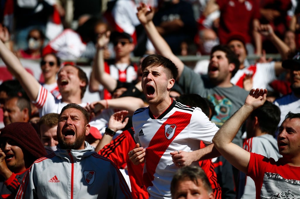 Fans von River Plate jubeln vor dem Spiel gegen die Boca Juniors.