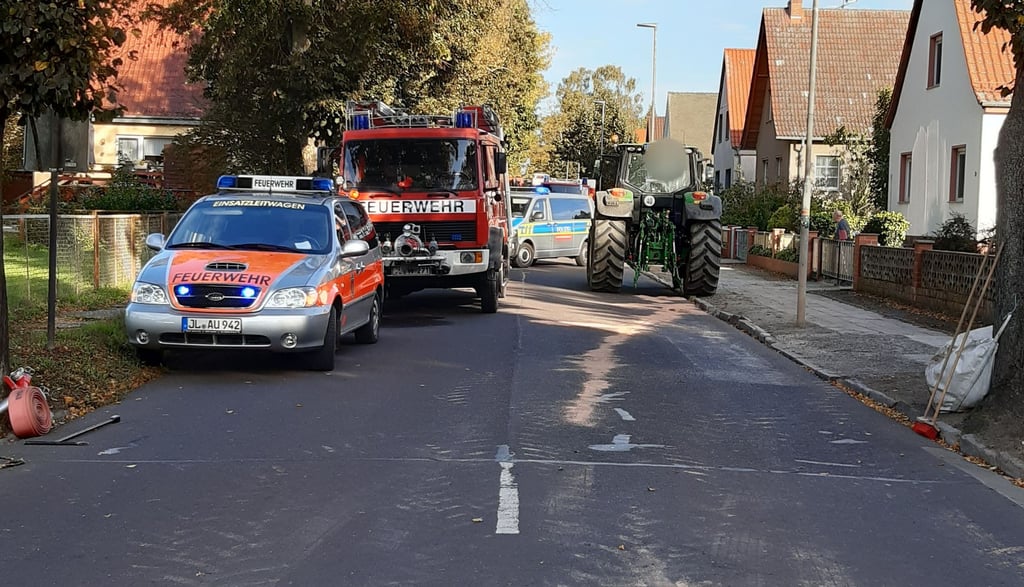 Am Freitagnachmittag, waren Feuerwehr, Polizei und Rettungsdienst in der Bergzower Straße im Einsatz.