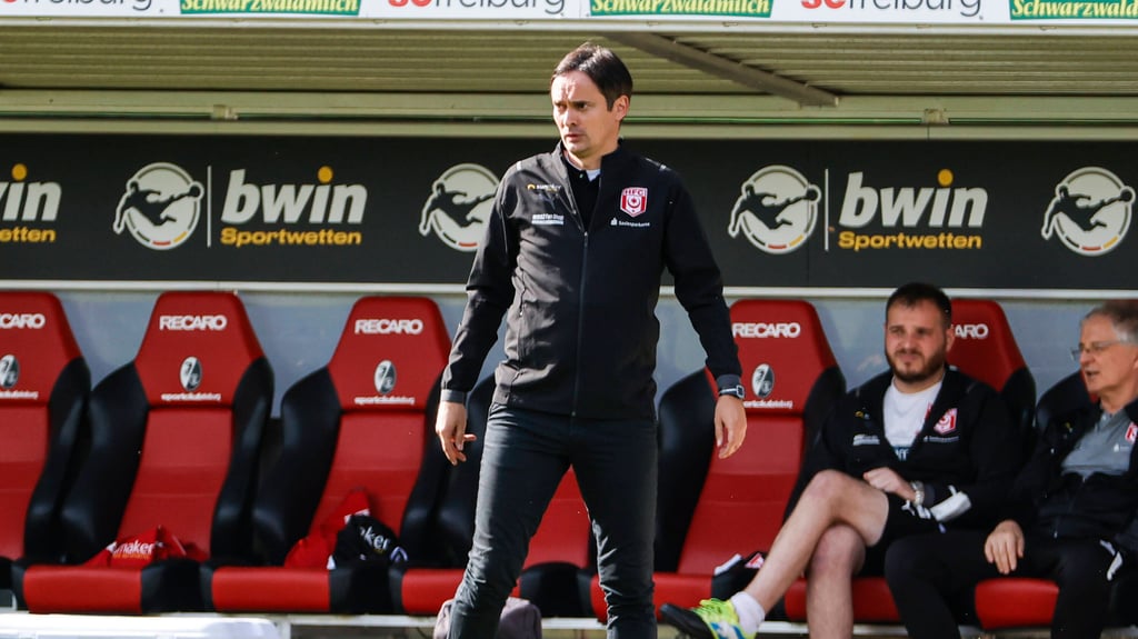 HFC-Trainer Florian Schnorrenberg war mit dem Punkt in Freiburg am Ende zufrieden.