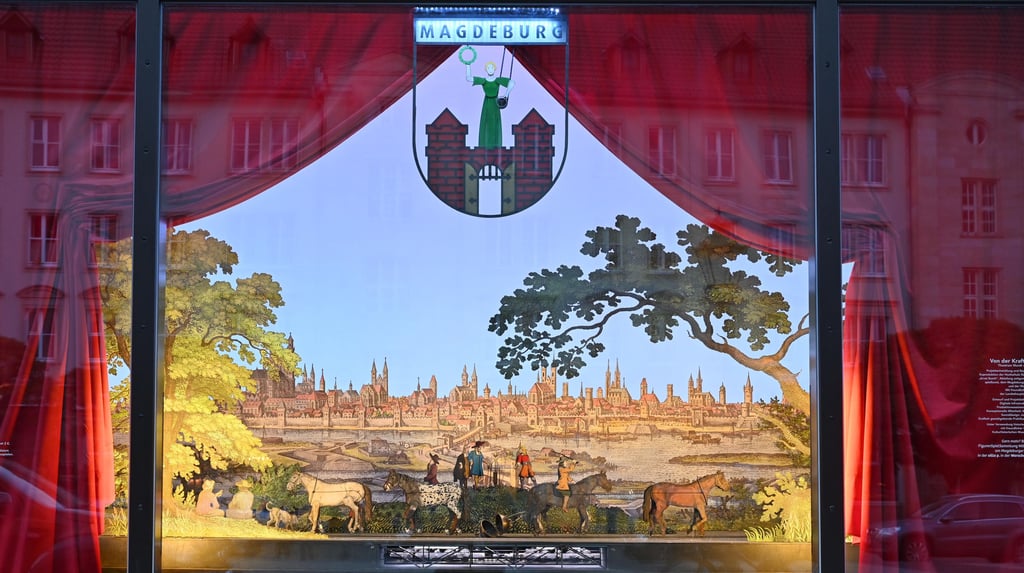 Im Schaufenster in der Magdeburger Innenstadt ist der berühmte Halbkugelversuch Guerickes als mechanisches Puppenspiel zu erleben.