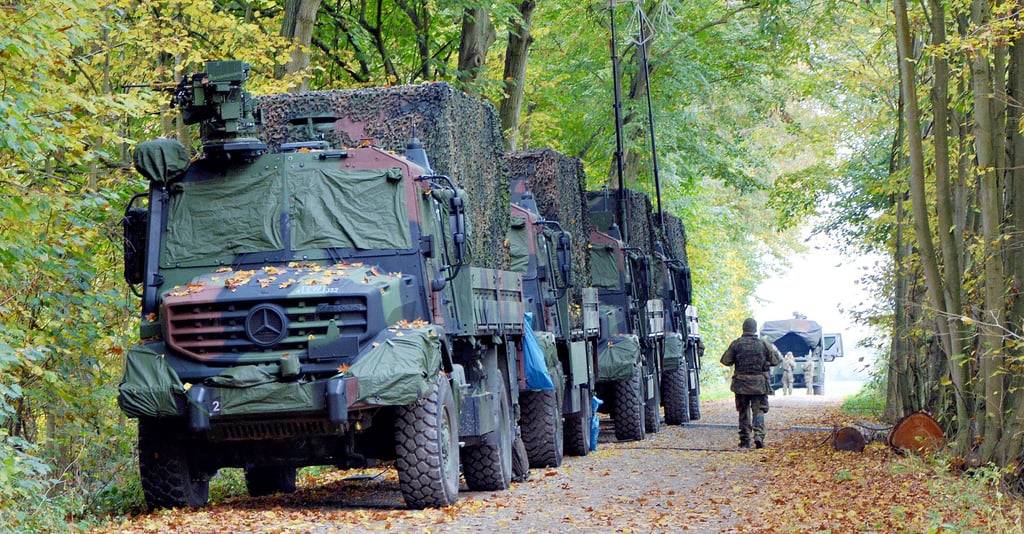 Bundeswehrübung im Wald bei Dequede und Bretsch, Landkreis Stendal.