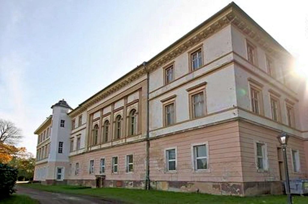 Im Roßlaer Schloss vermietet die Gemeinde den Großen und den Kleinen Saal.