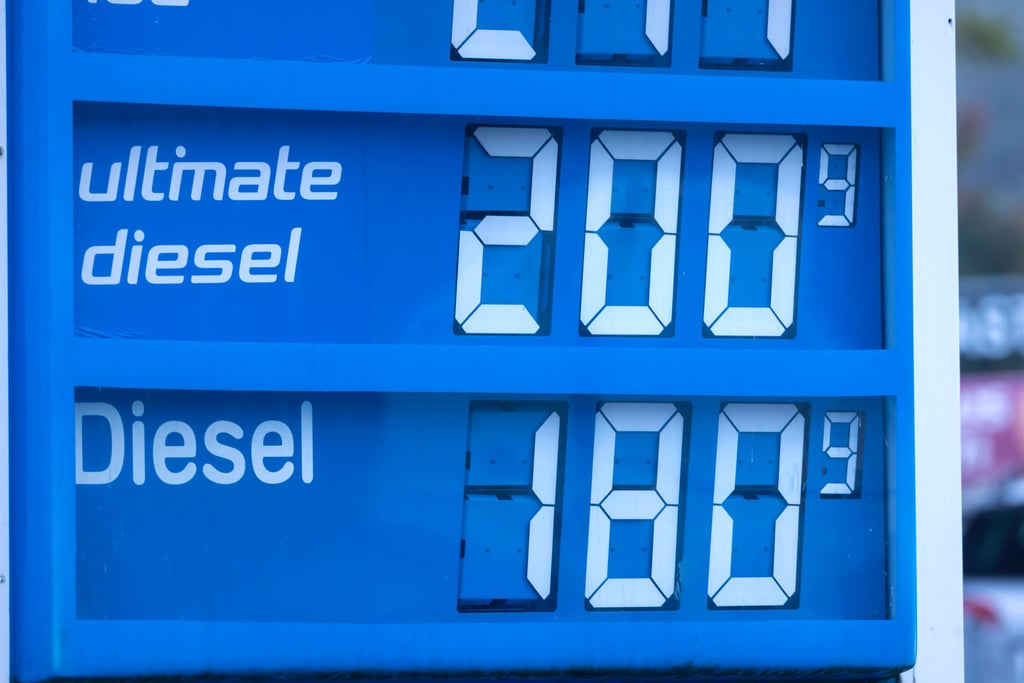 Viele Unternehmen und Pendlern machen die neuen Rekordpreise beim Tanken schwer zu schaffen.