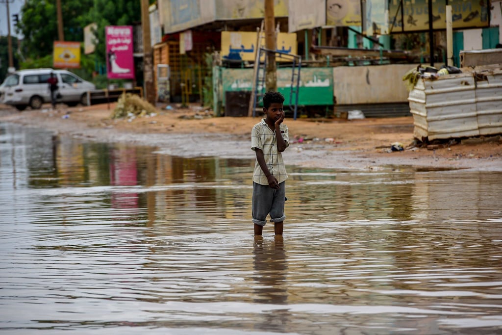 Überflutete Straße in Khartum. Der Klimawandel verschärft auch die Hungerkrise in Afrika.