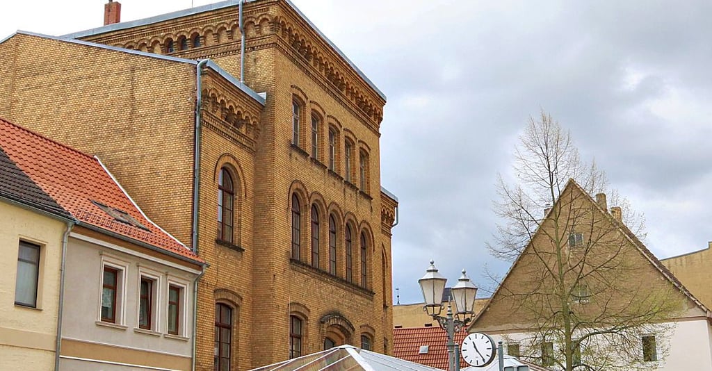Nach der Beschlusslage des Stadtrates soll das kleine Rathaus ab dem kommenden Jahr umgebaut werden.