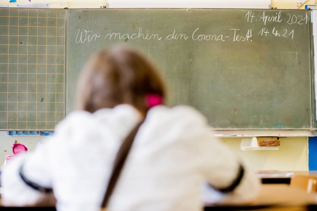 Für Ungeimpfte gilt an den Schulen in Magdeburg wie in ganz Sachsen-Anhalt derzeit eine Corona-Testpflicht zwei Mal pro Woche.