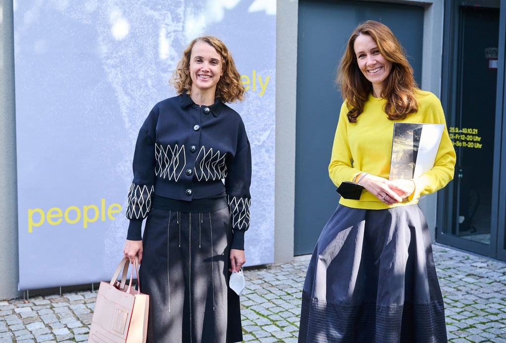 Die Geschäftsführerin von VATMH (Villa Aurora & Thomas Mann House), Heike Catherina Mertens (l), und die Kuratorin Nana Bahlmann.