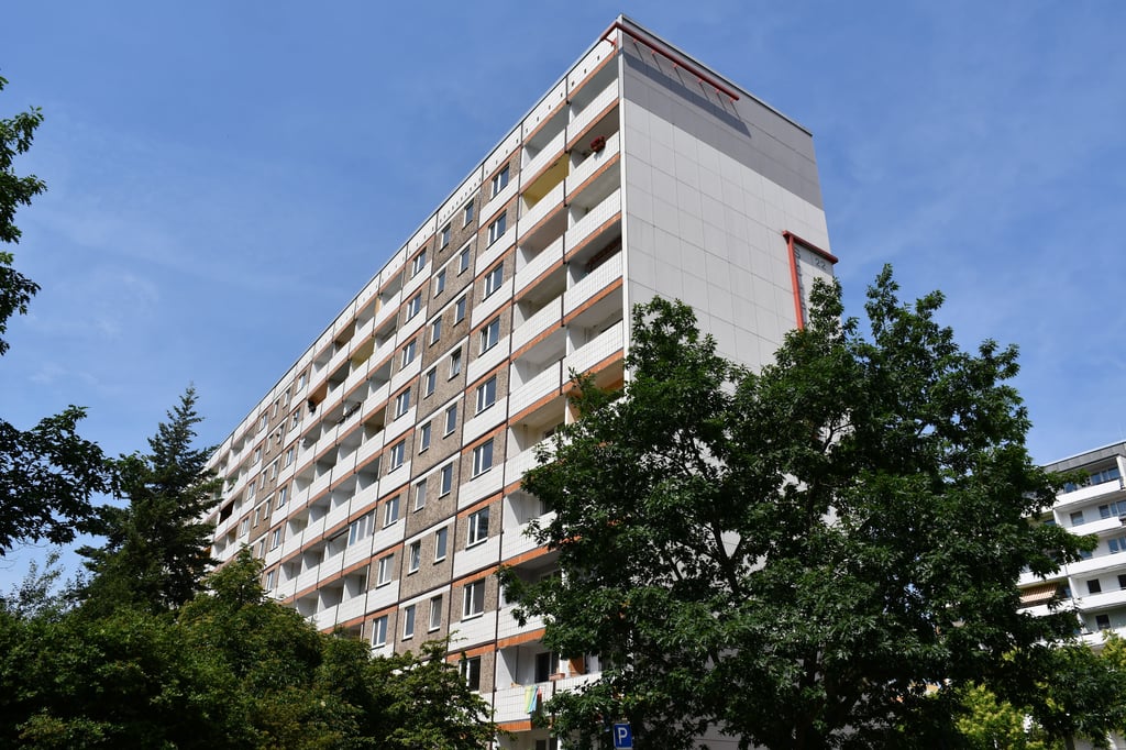 Unter anderem dieser Zehngeschosser am Schrotebogen 16-20 soll für den Abriss leergezogen werden.