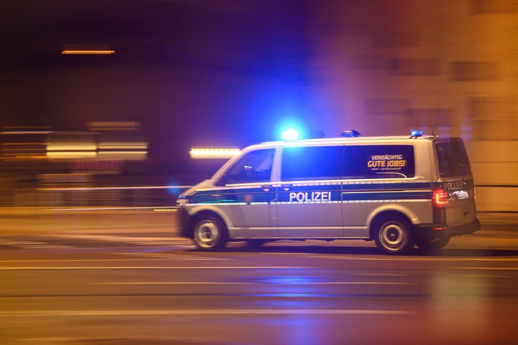 Ein Streifenwagen der Polizei im Einsatz.