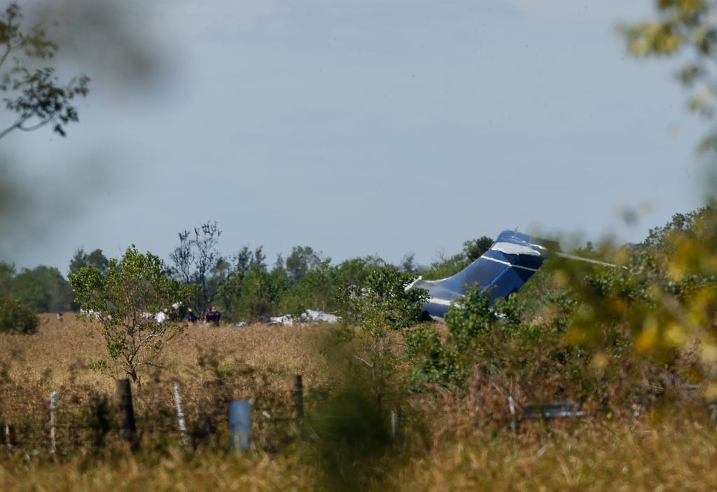 Im US-Bundesstaat Texas ist nach Medienberichten ein Flugzeug mit 21 Menschen an Bord von der Startbahn abgekommen und danach in Flammen aufgegangen.