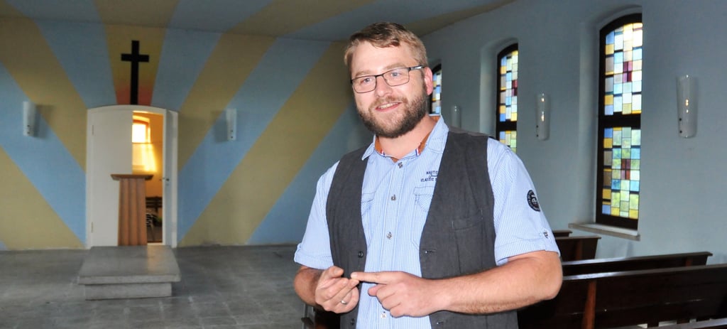 Ortsbürgermeister Christian Köpke in der von den Tucheimern in eigener Regie renovierten Halle am Friedhof.