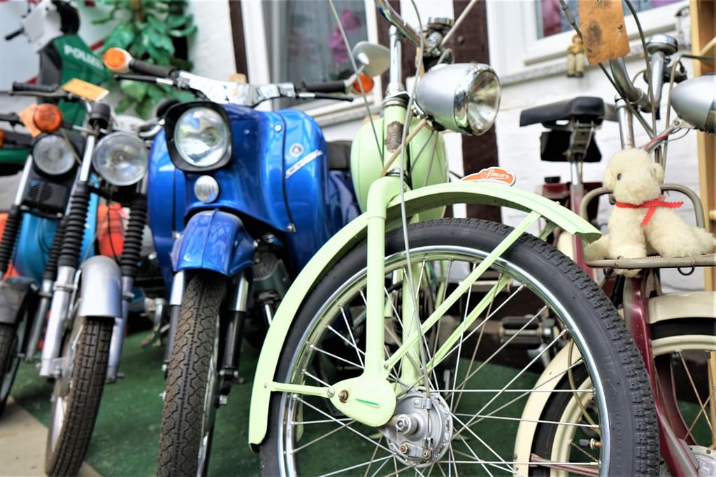 Simson-Moped sind in Mode. Der Markt ist leergefegt, weiß Ulrich Lemme, Inhaber der gleichnamigen Mopedklinik in Salzwedel. Das führt auch zu Straftaten.