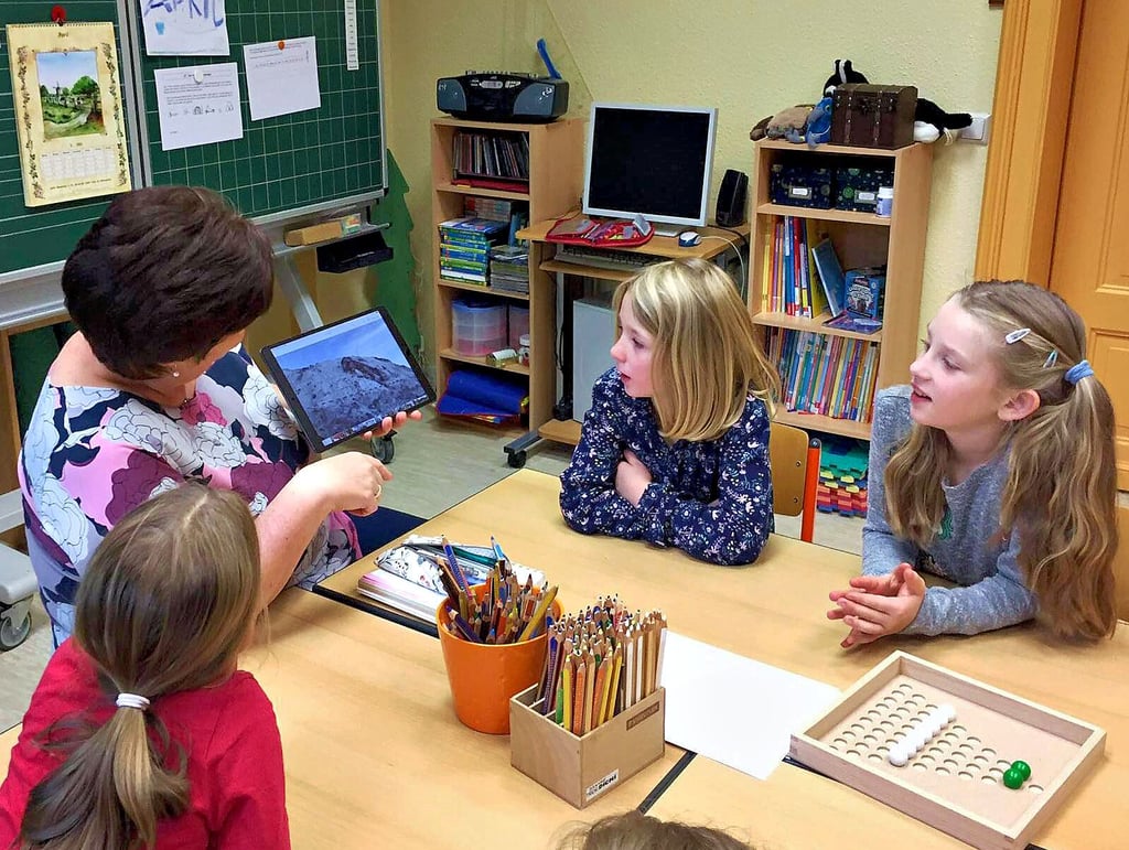 Bei Susanne Mellotat landen die Schüler der Ascherslebener Montessori-Schule digital im Januar.