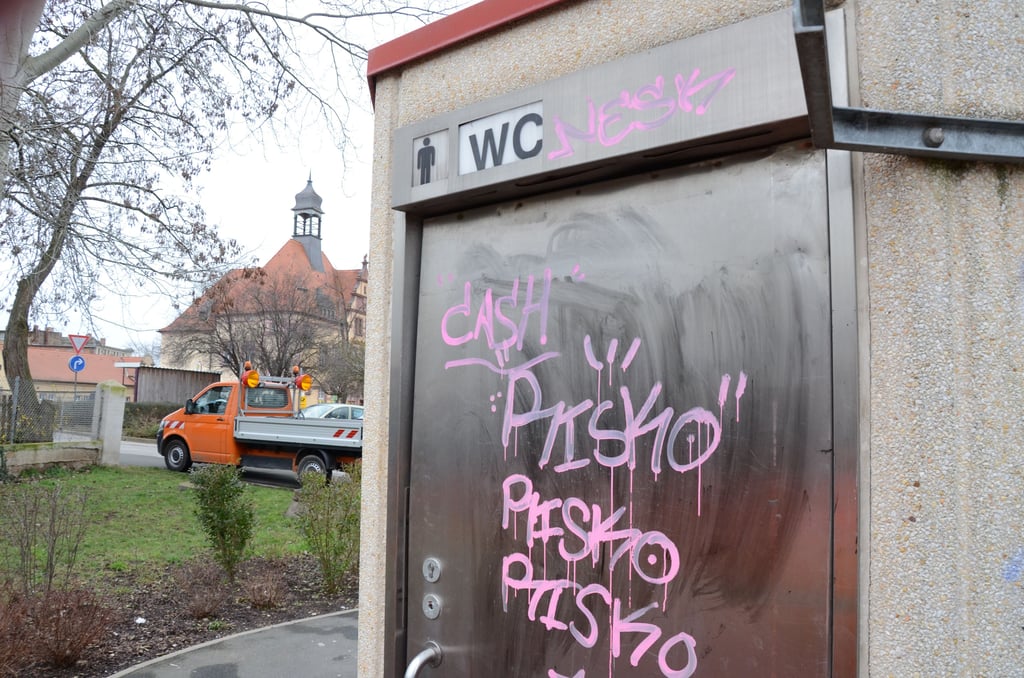 Die öffentliche Toilette am Postring in Staßfurt ist seit 2018 geschlossen. Hier gab es Vandalismus.