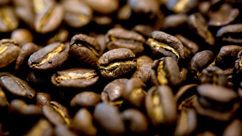 Aus Kaffeebohnen lässt sich nicht nur ein Kaffee zubereiten. Geröstete Bohnen sind auch Geschmacksträger und können beim Kochen von Gerichten zum Einsatz kommen.