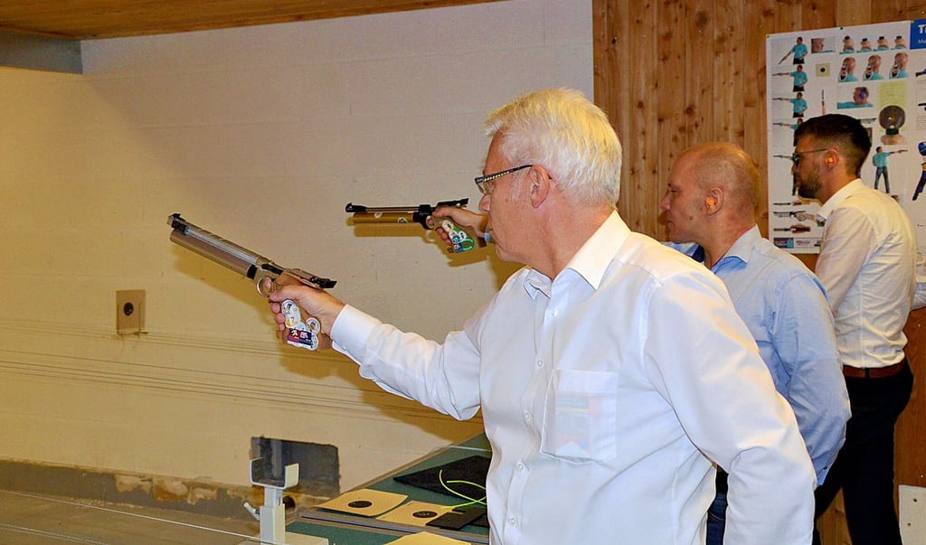 Das Ziel beim Landrats-Pokal in Steinitz fest im Blick: Bodo Schulz, Nico Truthe und Daniel Dörheit (von links) nahmen die Zielscheiben ins Visier.