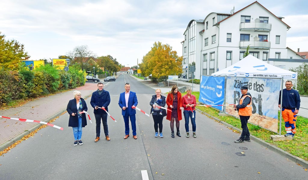 Mit dem symbolischen Banddurchschnitt wurde die neue Straße zwischen Großzöberitz und Zörbig offiziell freigegeben.