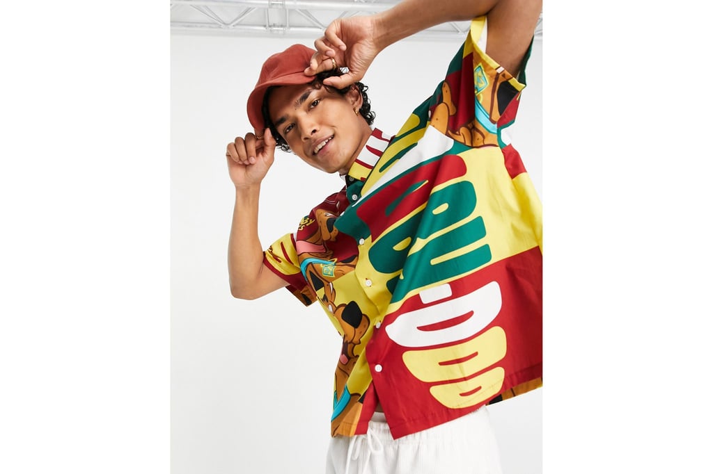 Die 90er sind zurück: Auf dem kastigen Oversize-Shirt von Asos Design befindet sich ein verspielter Scooby Doo Blockprint (ca. 40,00 Euro).