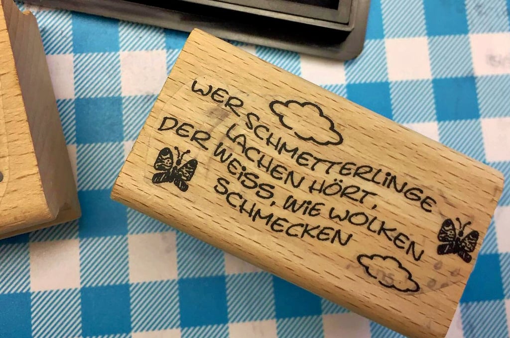 Auch Stempel gibt es im blauen Zimmer zum Thema Wolken.