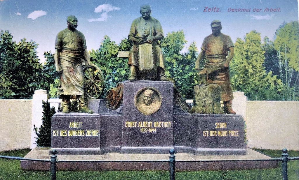 Das Denkmal der Arbeit stand bis 1942 in Zeitz. Hier zu sehen auf einer heliokolorierten Postkarte von Ottmar Zieher, München.