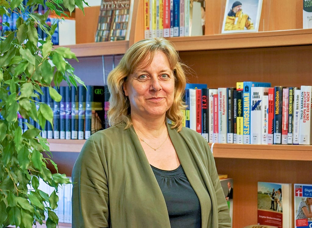 Angelika Ermel leitet die Bibliothek in Haldensleben. Zum Tag der Bibliotheken verrät sie ihre aktuellen Buch-Tipps und erzählt, was ihre Kunden besonders gerne lesen.
