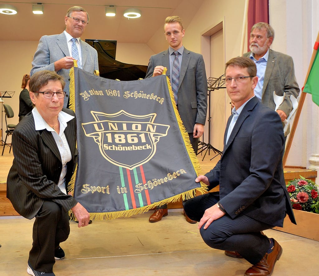 Das ist die Vereinfahne von Union, die am Donnerstag vorgestellt und geweiht wurde.