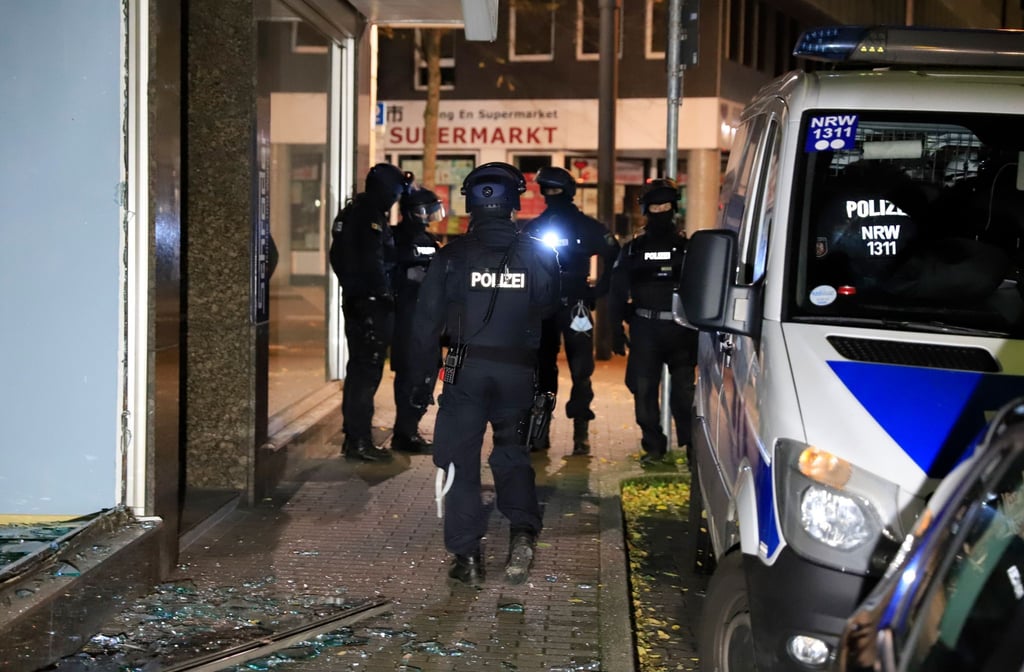 Großrazzia in Gelsenkirchen. Bei einem großen Einsatz gegen die Drogenkriminalität hat die Polizei in NRW insgesamt elf Objekte in mehreren Städten durchsucht.