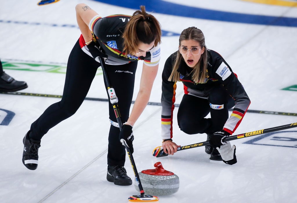 Für die deutschen Curlerinnen um Skip Daniela Jentsch (r) ist die WM nach der Vorrunde zu Ende.