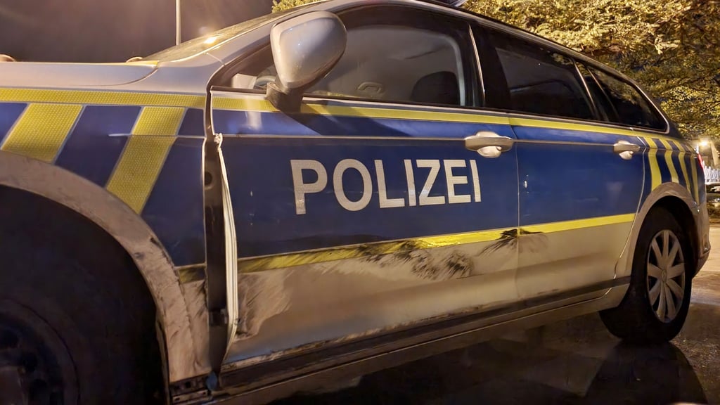 Der Streifenwagen wurde erheblich beschädigt.