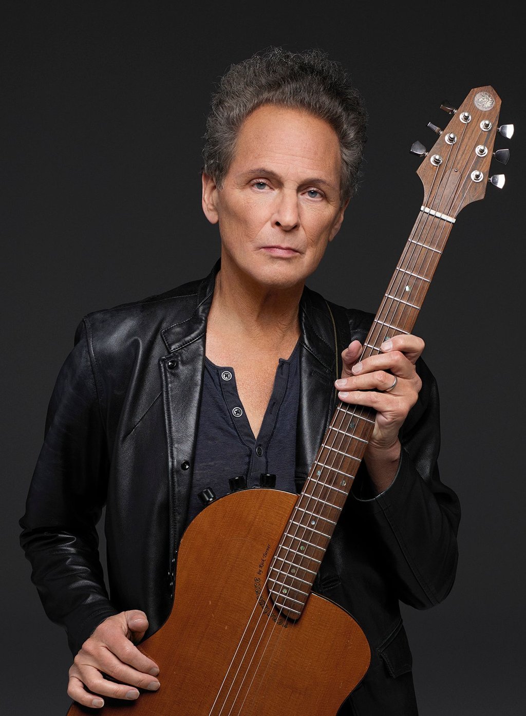 Lindsey Buckingham meldet sich ohne Fleetwood Mac zurück.