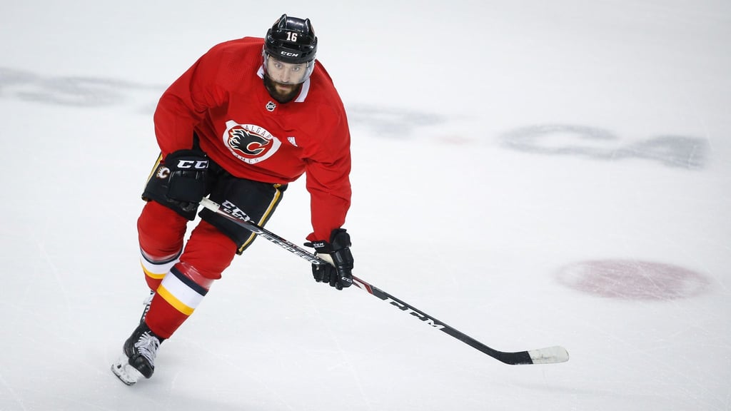 Tobias Rieder spielte in der NHL für die Buffalo Sabres, die Los Angeles Kings, die Edmonton Oilers und die Calgary Flames (hier im Jersey).