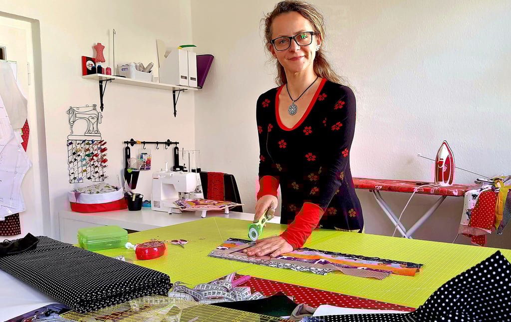Melanie Winklers Leidenschaft fürs Nähen ist einfach ansteckend. Vor einem Jahr hat sich die Wernigeröderin einen Traum erfüllt.