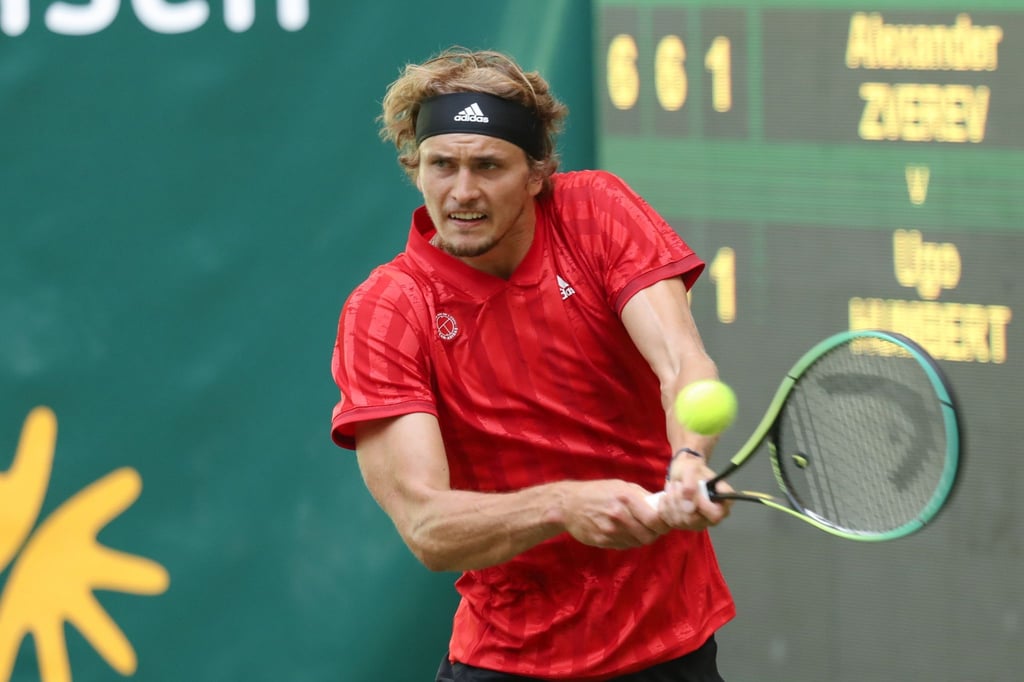 Alexander Zverev hat einen Dreijahresvertrag mit dem Rasenturnier im westfälischen Halle unterzeichnet.