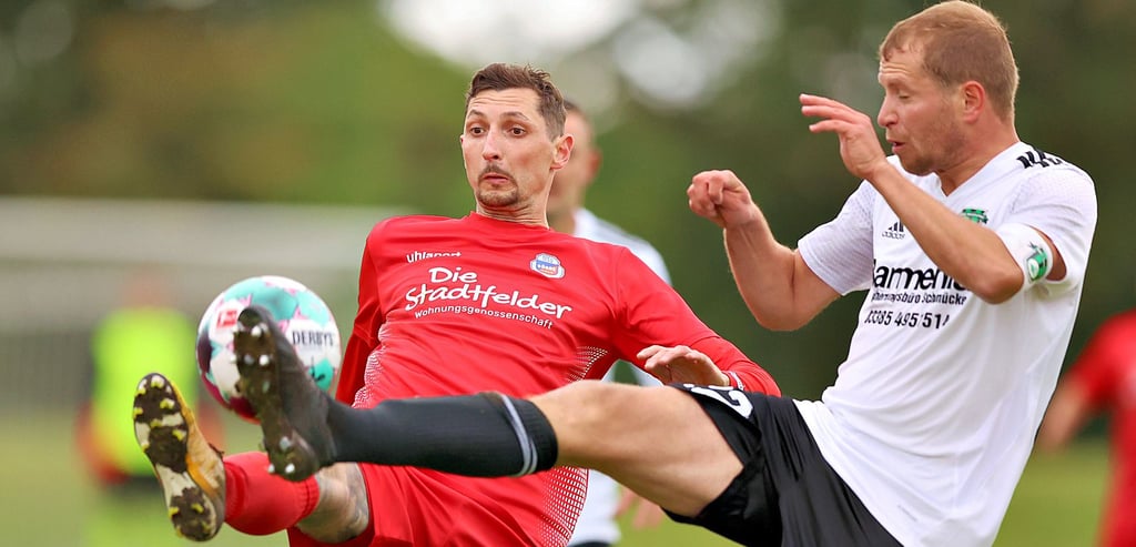 Benjamin Lohse (l./gegen Warnaus Stefan Heinrich) will mit dem MSV am Sonntag in Wahrburg den positiven Trend der vergangenen Wochen fortsetzen.
