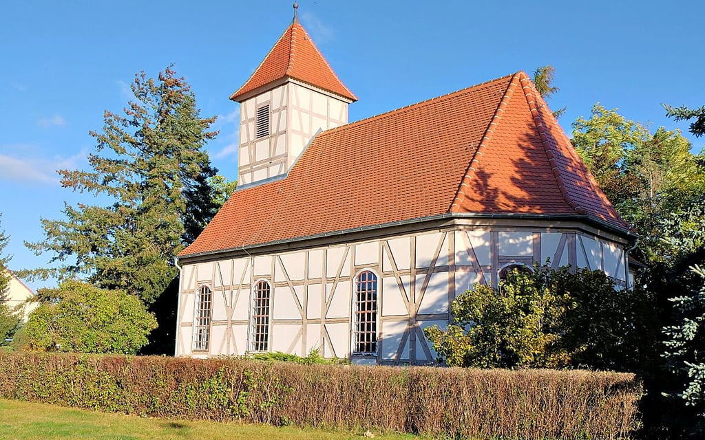 Das 1624 erbaute Gotteshaus hat die dänische Prinzessin Hedwig den letzten vier Einwohnern von Gentha zum Trost gestiftet.