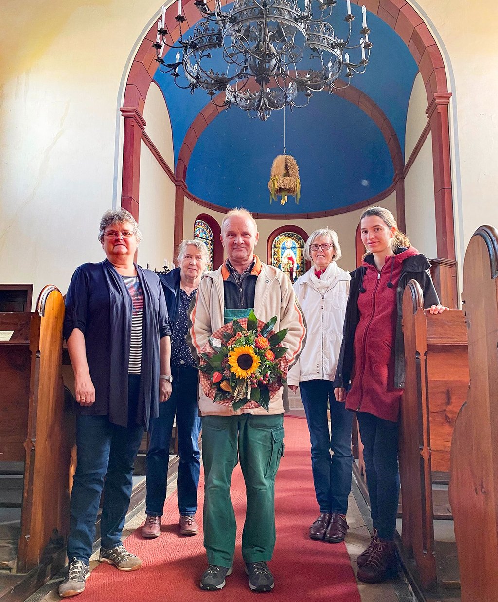 Für sein jahrelanges Engagement für die Autobahnkirche Rothenschirmbach ist Frank Kallista mit dem Blumenstrauß der Woche geehrt worden. Dieser wird von der Blumenboutique Meinhardt zur Verfügung gestellt.