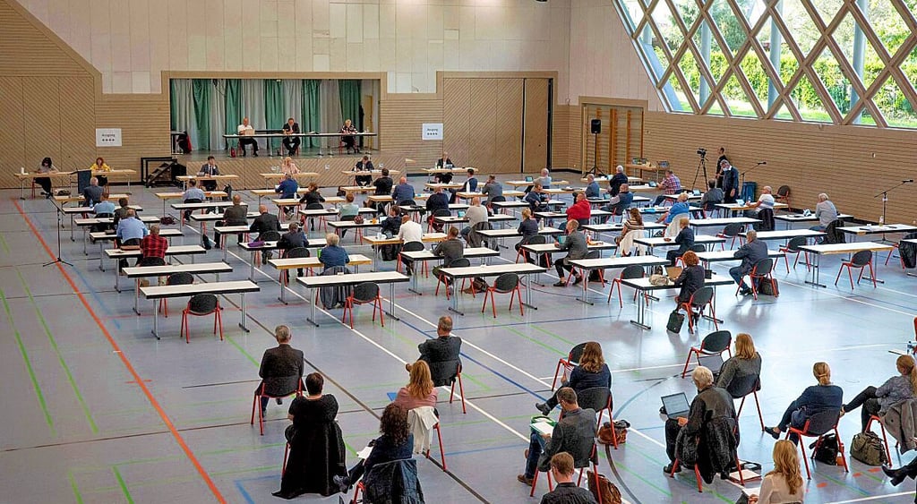 Der Stadtrat in der Elbe-Rossel-Halle