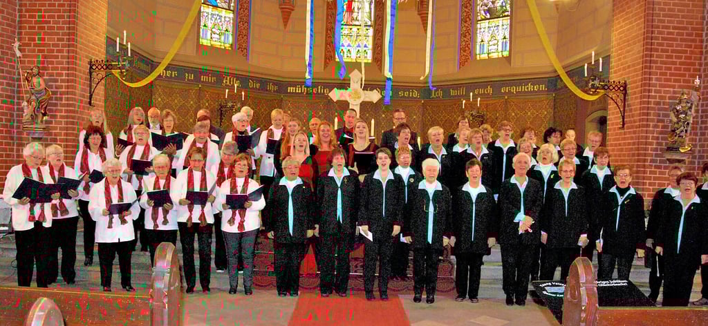 Beim Chorfest des Chorkreises Askania anlässlich des 30-jährigen Bestehens traten der Salzland Frauenchor, die Singegemeinschaft Brumby & Förderstedt sowie der Young Voices Kammerchor Egeln gemeinsam in der Atzendorfer Kirche auf.