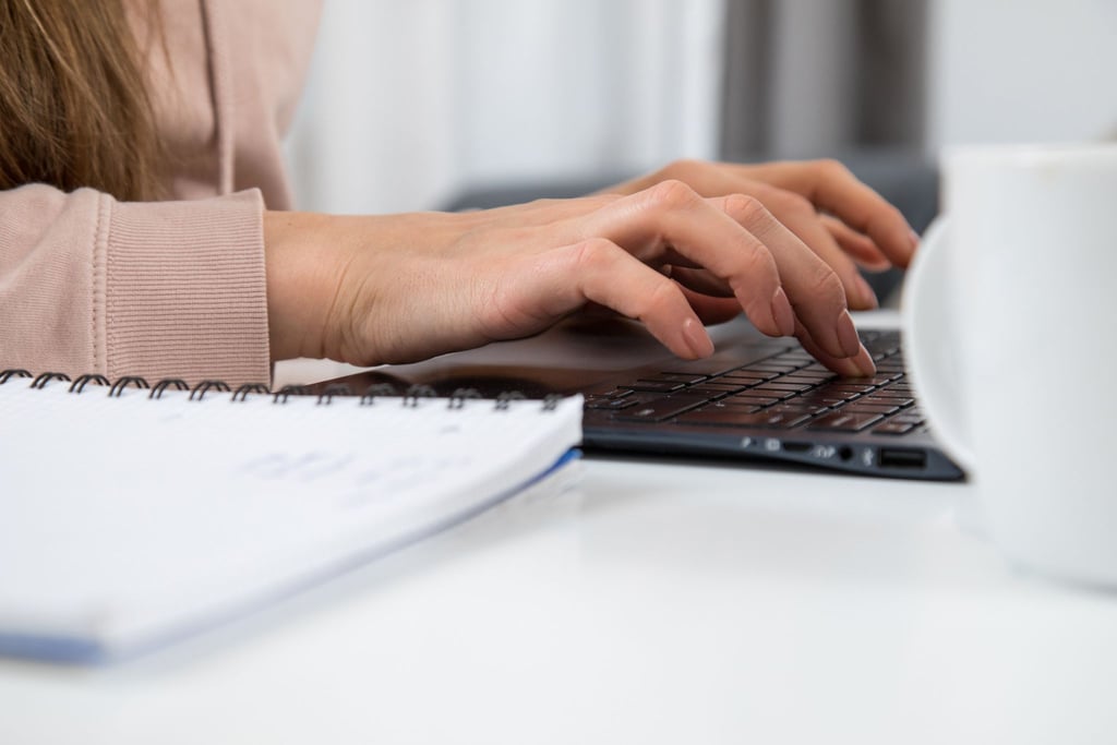 Bei der Suche nach einem passenden Beruf oder Studium können Online-Tests hilfreich sein.